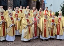  Eucharystię upamiętniającą pobyt Papieża Polaka koncelebrowało wielu księży