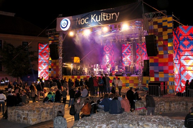 Scena główna na placu po Farze 