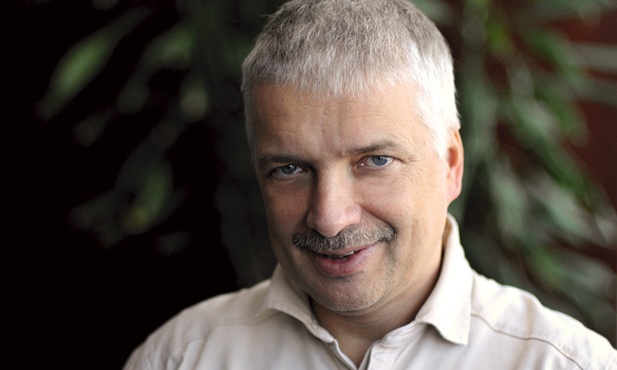  Robert Gwiazdowski – prawnik, profesor Uczelni Łazarskiego i doradca podatkowy. Prezydent Centrum im. Adama Smitha, były przewodniczący Rady Nadzorczej ZUS. Autor książki „Emerytalna katastrofa i jak się chronić przed jej skutkami”