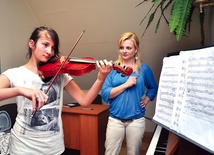  – Ja przyszłam tu, bo chcę się uczyć gry na skrzypcach – przyznaje Klaudia Fila