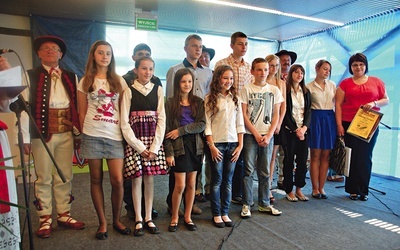  Nagrodę zbiorową otrzymali uczniowie podstawówki i gimnazjum w Żabnicy