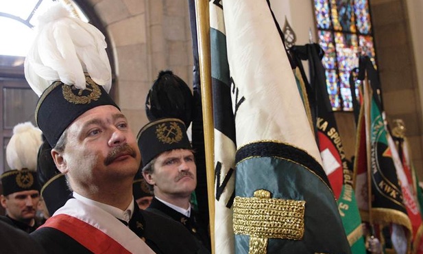 Msza św. w Katedrze Chrystusa Króla w intencji zmarłych górników kopalni Halemba.