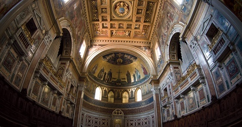 Bazylika na Lateranie była pierwszym legalnym kościołem chrześcijańskim, wybudowanym po edykcie mediolańskim (313 r.)