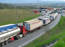 Mniej ciężarówek na drogach