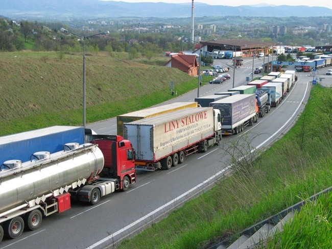 Mniej ciężarówek na drogach