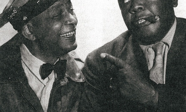  O reżyserskich dokonaniach  Spencera Williamsa (z prawej) zapomniano.  Pisano wyłącznie o jego występach w telewizyjnej serii komediowej „Amos i Andy”