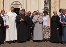 Po ziemi trudnej jedności