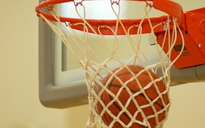 Polski sędzia koszykarski potrenuje z kolegami z NBA