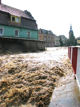  Fala powodziowa zamieniła Olszynę w odciętą od świata wyspę 