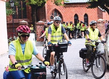  Pół setki rowerzystów wyruszyło spod koszalińskiej katedry. Z pozostałymi pielgrzymami na rowerach z całej diecezji spotkają się w Skrzatuszu