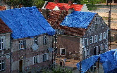 Te burze odbierają dach nad głową