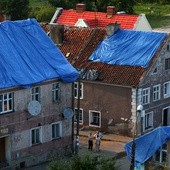 Te burze odbierają dach nad głową