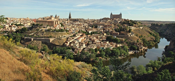 Panorama miasta sfotografowana z miejsca, z którego El Greco namalował swój słynny „Widok Toledo” 