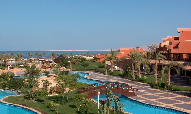 Wracają turyści z "wakacji" z Alba Tour