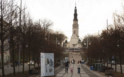 „A może razi Pana sama nazwa: Gaude Mater?” 