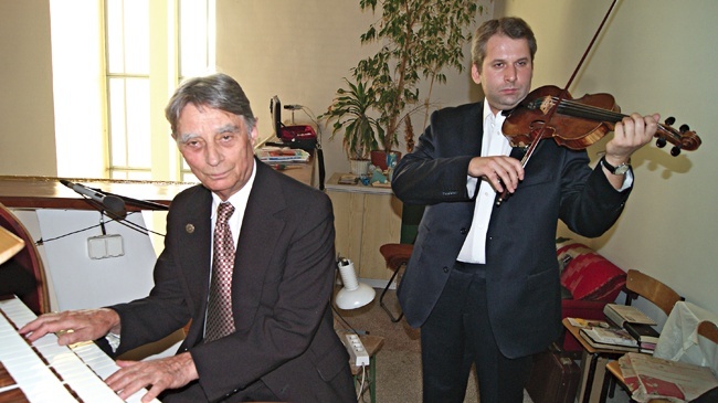 Podczas inauguracyjnego koncertu w Tarnobrzegu wystąpili Mirosław Pietkiewicz (organy) i Adam Lulek (skrzypce)