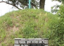 W miejscu, gdzie zginął Piotr Szewc, do dzisiaj stoi kurhan