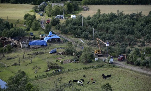 Wielkie sprzątanie po trąbie powietrznej