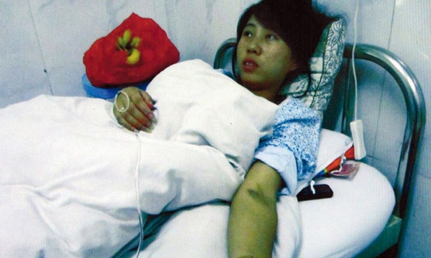 Feng Jianmei została zmuszona  do aborcji zgodnie z panującą  w Chinach polityką jednego dziecka. Była już w 7. miesiącu ciąży. Parlament Europejski  z wielkim trudem  przyjął w końcu rezolucję potępiającą ten fakt