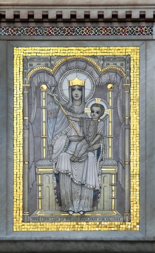 Mozaika na ambonie, przedstawiająca Matkę Bożą  z Walsingham