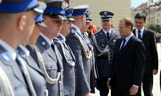 Premier dziękuje policjantom