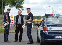  Mieszane patrole policjantów i księży zdobyły już w Polsce niemałą popularność, choć korzyści płynące z tych akcji są od lat podawane w wątpliwość 