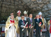  Uhonorowani papieskim orderem (od lewej): Józef Sebesta, Andrzej Balcerek, Helmut Paździor