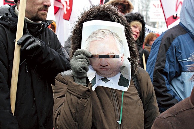  Sochaczewianie obronili swój sąd. Pomogły demonstracje przed ministerstwem.  Na zdjęciu protest  z 28 lutego br.