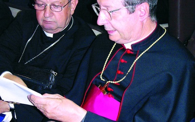 Arcybiskupi S. Dziwisz i G. Lajolo 