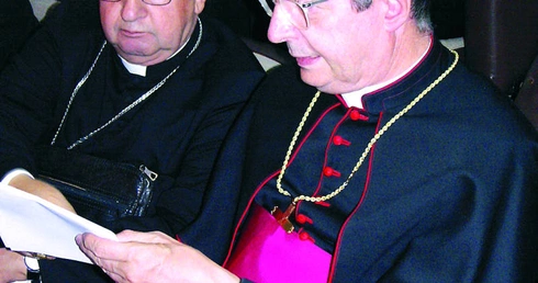 Arcybiskupi S. Dziwisz i G. Lajolo 