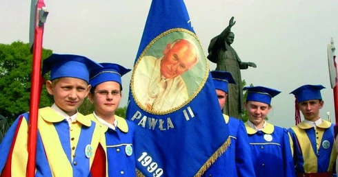 Papieskie szkoły u Matki