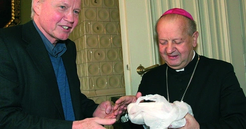 Z kremówkami u abp. Dziwisza