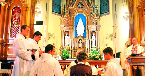 Dziewice i wdowy konsekrowane