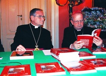 Bp Christo Proikov (z lewej) i abp Stanisław Dziwisz