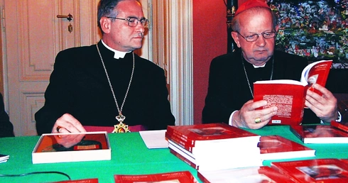 Bp Christo Proikov (z lewej) i abp Stanisław Dziwisz
