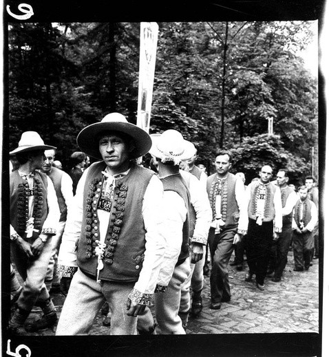 Pielgrzymki pod specjalnym nadzorem