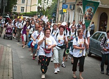  Pielgrzymi wyruszyli – zapraszamy  do towarzyszenia im na stronie olsztyn.gosc.pl