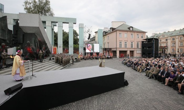 Bp Guzdek: Miarą wolności jest gotowość do służby