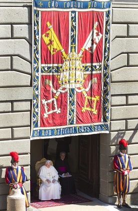 Papież ukończył trzeci tom książki