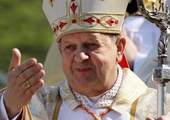 Kard. Dziwisz dziękuje Benedyktowi XVI