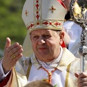 Prymasa Glempa pożegna ponad 80 kardynałów i biskupów