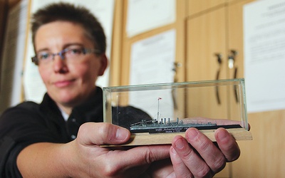 Mikroskopijne modele okrętów autorstwa pani Katarzyny opowiadają historię ludzi, którzy mężnie zmagali się z przeciwnoś-ciami