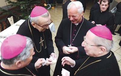  Wigilijne łamanie opłatkiem z grudnia 2011 r. stało się ostatnim w tym gronie biskupów  