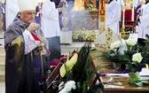 Ceremonię w katedrze i na cmentarzu poprowadził kard. Kazimierz Nycz 