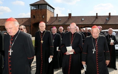 Biskupi w Auschwitz - Birkenau