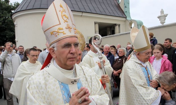 Nie możemy się zgodzić na drwinę i ośmieszanie rocznic