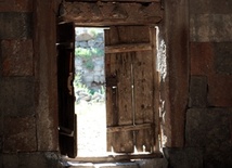 Uwiązani „bogactwem”