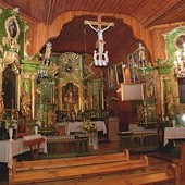  Bogato zdobione wnętrze kościoła