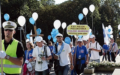 – Jesteście jak tęcza, znak przymierza, rozpięty na jasnogórskich wałach – witał różnobarwne grupy przeor klasztoru