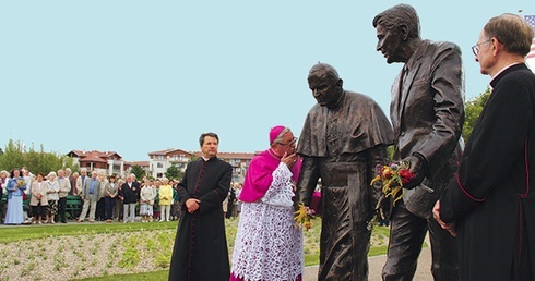 Poświęcenie pomnika  Jana Pawła II i Ronalda Reagana było przypomnieniem polskiej drogi do wolności